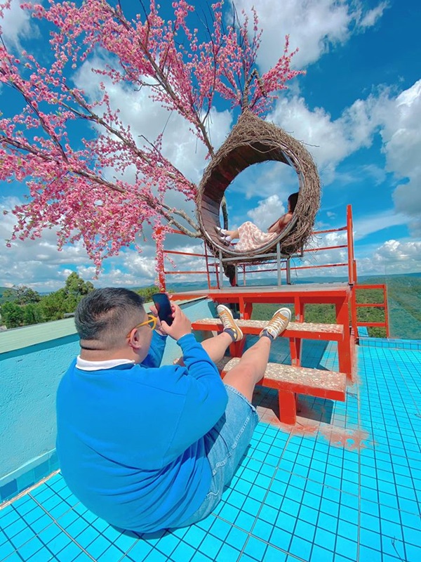 Bộ ảnh bạn trai lăn lộn 7749 tư thế để chụp hình cho bạn gái, chị em thi nhau tags người yêu vào học hỏi-4