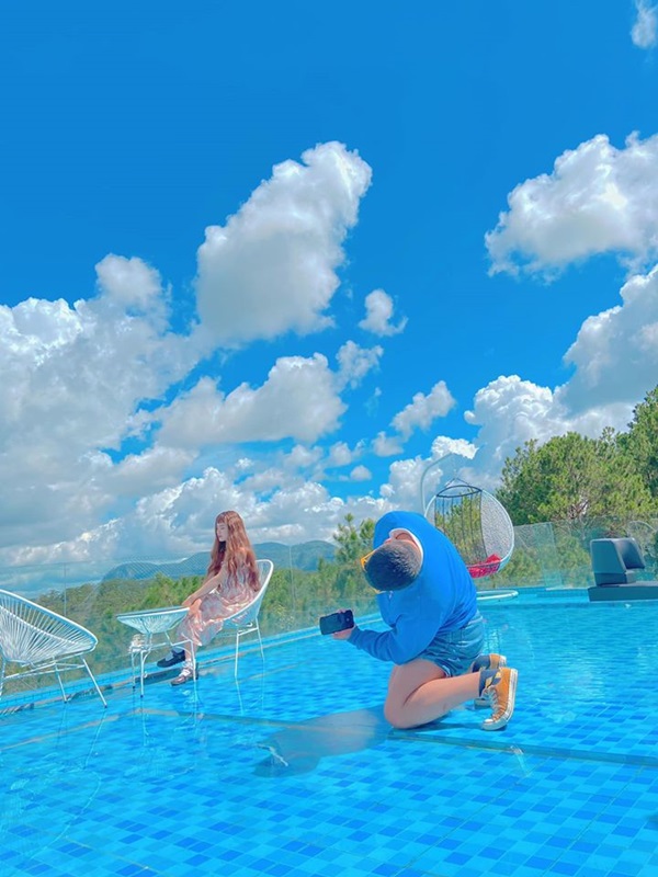 Bộ ảnh bạn trai lăn lộn 7749 tư thế để chụp hình cho bạn gái, chị em thi nhau tags người yêu vào học hỏi-5