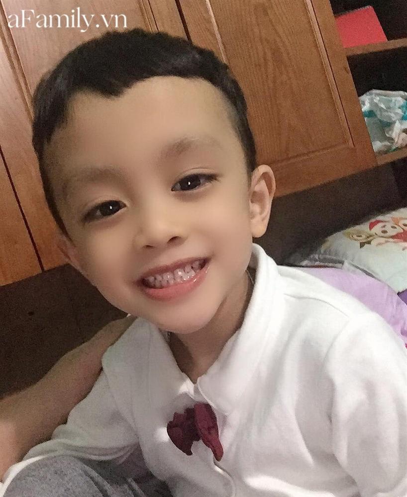 Đi đẻ về, mẹ trẻ tăng xông nhìn bãi chiến trường con lớn bày ra ở nhà nhưng đành bó tay bất lực-2