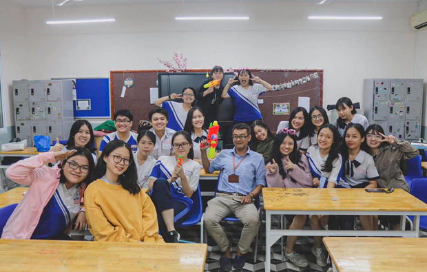 Thầy giáo phê sổ liên lạc chọc đúng điểm yếu của từng học sinh nhưng sao lại đáng yêu đến thế này!-7