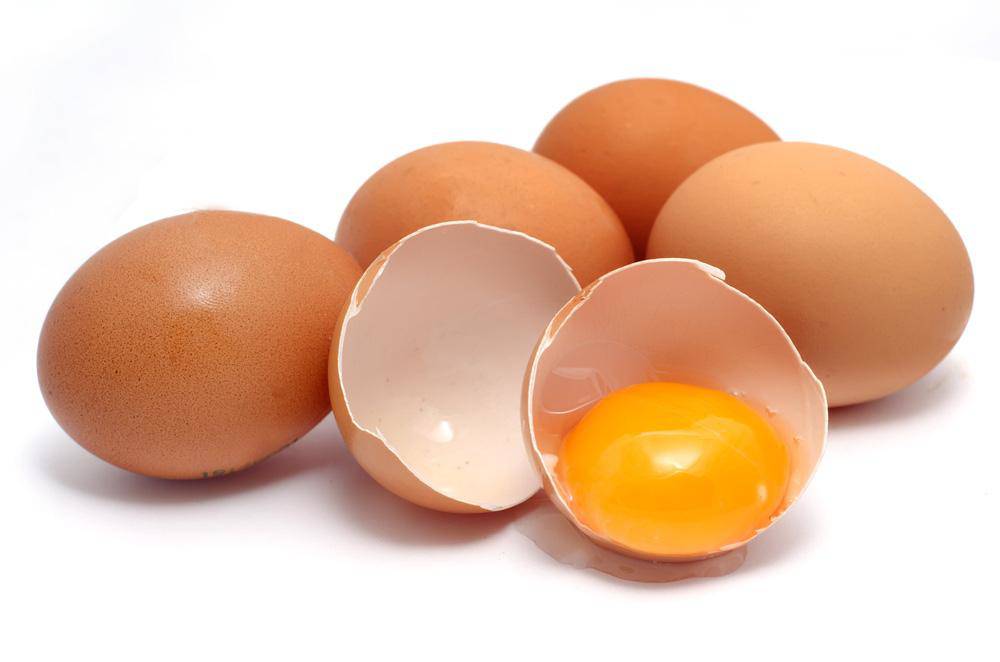 Luộc trứng tưởng dễ thực hiện nhưng nhiều chị em mắc sai lầm khiến trứng mất chất như chơi-2