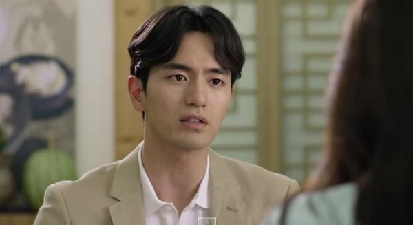 Đi du lịch cùng công ty về thì thấy nhà đã thay khóa cửa, tôi ngồi chờ tới 9 giờ tối chồng mới về, không ngờ vừa mở cửa, anh đã nổi giận đùng đùng-1