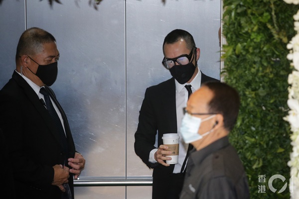 Lễ nhập quan của Vua sòng bài Macau: Hơn 300 ảnh gia tộc được trình chiếu, con trai thứ 2 xúc động cầm di ảnh của bố-3