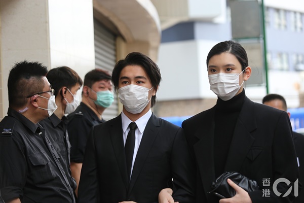 Lễ nhập quan của Vua sòng bài Macau: Hơn 300 ảnh gia tộc được trình chiếu, con trai thứ 2 xúc động cầm di ảnh của bố-6