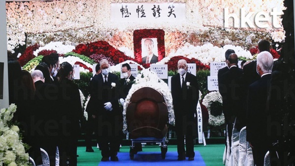 Lễ nhập quan của Vua sòng bài Macau: Hơn 300 ảnh gia tộc được trình chiếu, con trai thứ 2 xúc động cầm di ảnh của bố-21