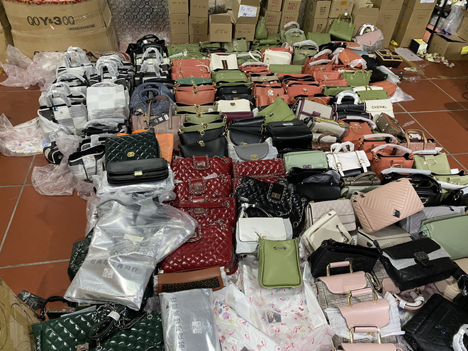 Hé lộ thân thế ông chủ kho hàng lậu rộng hơn 10.000m2 ở Lào Cai-2