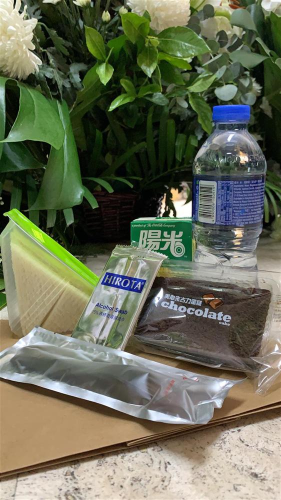 Tiết lộ túi quà mà gia tộc danh giá nhất Hồng Kông tự tay chuẩn bị cho các phóng viên ở tang lễ Vua sòng bài Macau-2