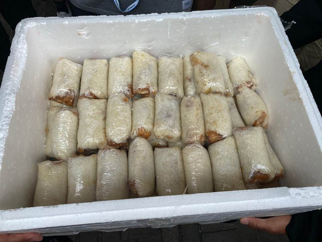 Tiết lộ túi quà mà gia tộc danh giá nhất Hồng Kông tự tay chuẩn bị cho các phóng viên ở tang lễ Vua sòng bài Macau-5