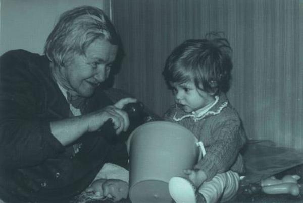 Người phụ nữ giấu hàng nghìn đứa trẻ trong vali, quan tài, đến khi bị bắt mới vỡ lẽ ra đó chính là hành động cứu mạng các em-6