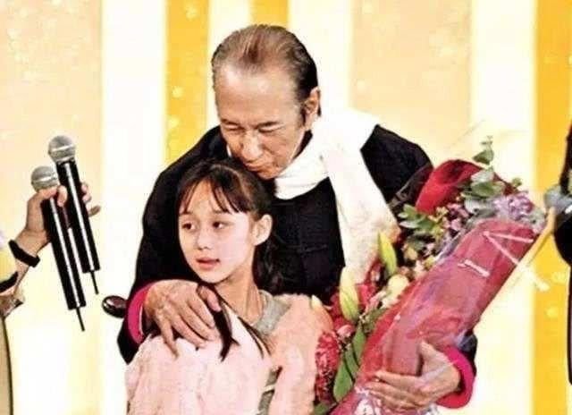Vua sòng bài Macau có thể sinh đứa con gái út xinh xắn và giỏi giang ở tuổi 78, nhiều năm sau vợ Tư mới tiết lộ nguyên nhân-1