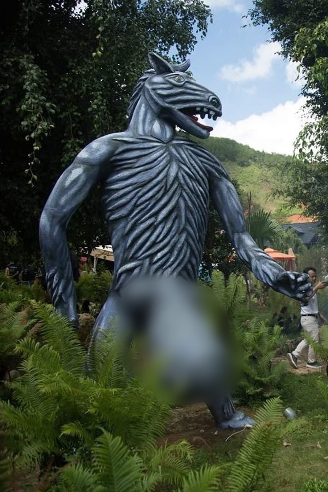 Khu du lịch mới khai trương ở Đà Lạt bị dân mạng ném đá vì những bức tượng có tạo hình phản cảm, tục tĩu, không phù hợp với trẻ em-1
