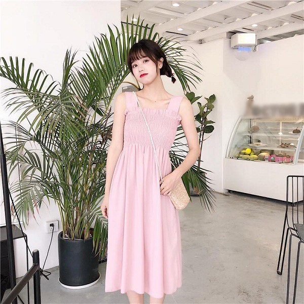 Kiểu váy liền được Hà Hồ ưu ái, mặc đi du lịch biển vừa đẹp lại khỏi lo đen da-11