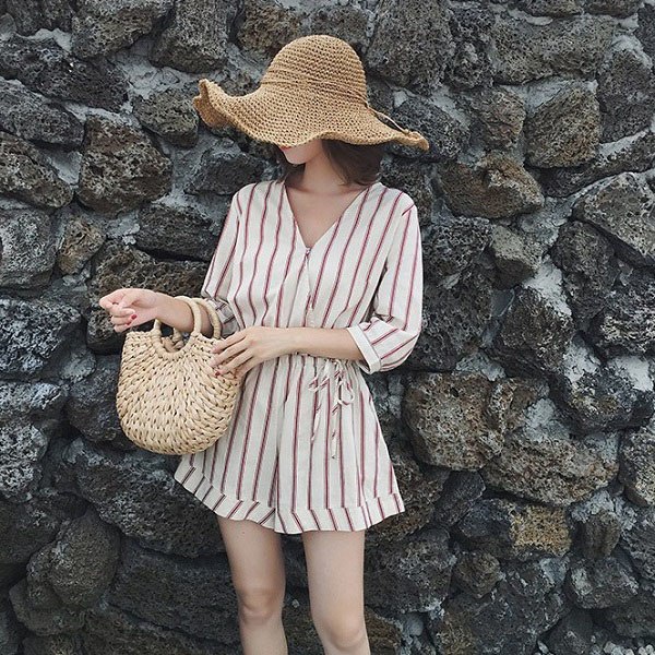 Kiểu váy liền được Hà Hồ ưu ái, mặc đi du lịch biển vừa đẹp lại khỏi lo đen da-14