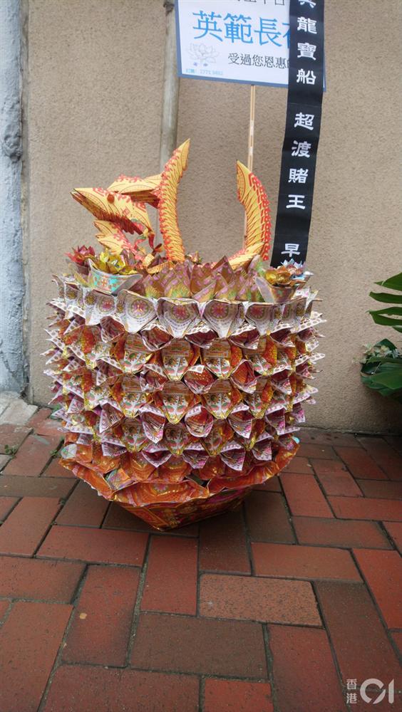 Chuyện cảm động được kể lại trong tang lễ Vua sòng bài Macau: Tặng thẻ đi tàu miễn phí vĩnh viễn và hành động khiến người dân mang ơn cả đời-5