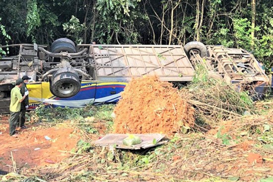 Danh tính các nạn nhân vụ xe khách lao xuống vực gây thương vong ở Kon Tum: Trong 5 người tử vong có 2 em nhỏ