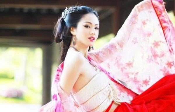 Vì đặc điểm hiếm có trên cơ thể, vị Quý phi khiến Hoàng đế ham mê chiều chuộng tới mức khom lưng cúi đầu, làm những điều vô tiền khoáng hậu trong lịch sử-2