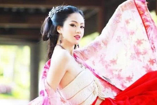 Vì đặc điểm hiếm có trên cơ thể, vị Quý phi khiến Hoàng đế ham mê chiều chuộng tới mức 