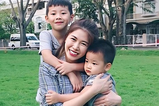 Hot mom Thủy Anh bày tỏ quan điểm về bức ảnh 