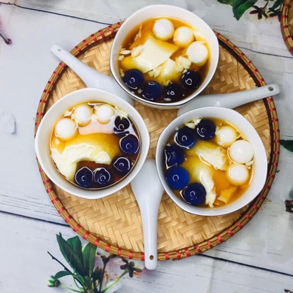 Mẹ 8x gây bão MXH với loạt món ăn xanh mướt từ hoa đậu biếc, chỉ nhìn đã thấy mát lịm tim!-1