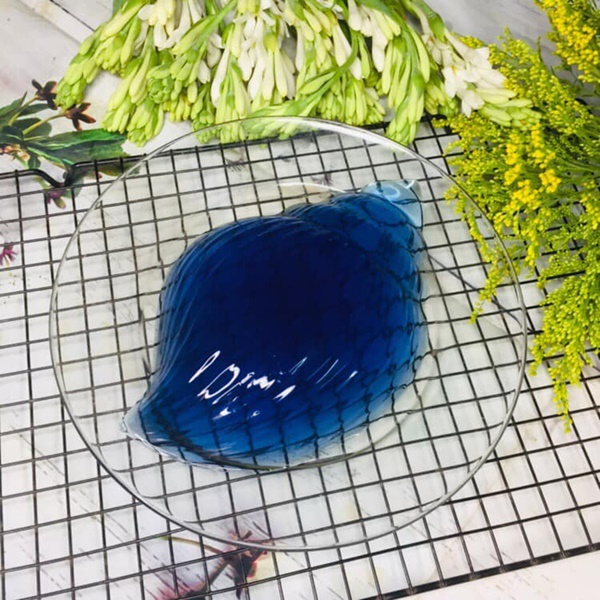 Mẹ 8x gây bão MXH với loạt món ăn xanh mướt từ hoa đậu biếc, chỉ nhìn đã thấy mát lịm tim!-2