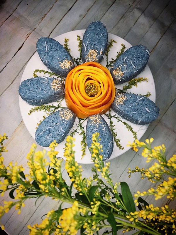 Mẹ 8x gây bão MXH với loạt món ăn xanh mướt từ hoa đậu biếc, chỉ nhìn đã thấy mát lịm tim!-11