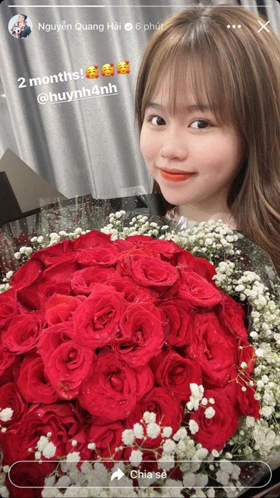 Huỳnh Anh bay vào Đà Nẵng cổ vũ Quang Hải thi đấu: Tiếp tục tinh thần chàng ở đâu nàng theo đó không rời-2