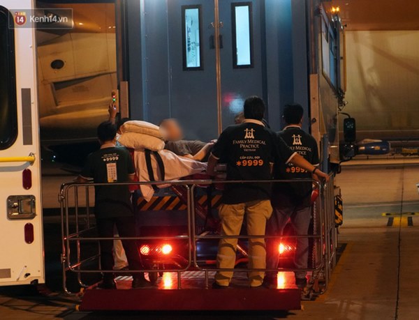 Clip, ảnh: Cận cảnh quá trình di chuyển bệnh nhân 91 trên chuyến bay từ Tân Sơn Nhất đến Nội Bài-12