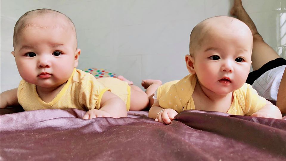 Cặp sinh đôi Đồng Nai gây sốt vì hành trình ra đời như tiểu thuyết: Mẹ 8 năm không dùng biện pháp tránh thai lại tịt, tới lúc dùng thì dính bầu-5