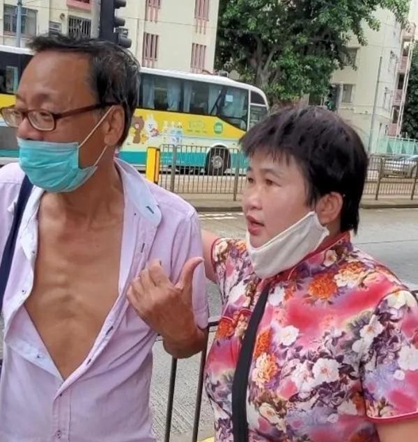 Dở khóc dở cười với màn nhận người thân trong tang lễ Vua sòng bài Macau: Con gái bị thất lạc trên núi đến người bạn khám bệnh chung-1