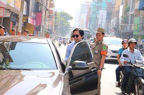 Từng thay 30 chiếc xe hơi, Kim Tử Long giờ cưới vợ trẻ, ở biệt phủ triệu đô-3