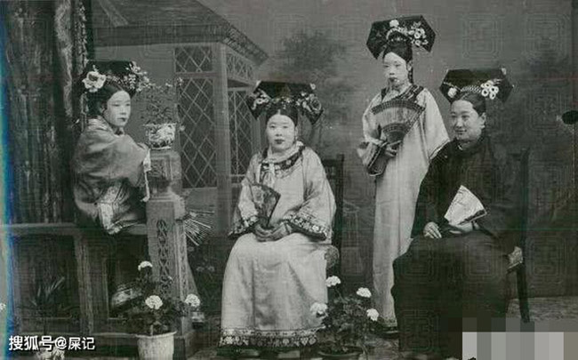 Trong hoàng cung bao ăn ở, tiền lương của các phi tần hậu cung dùng để làm gì mà bình thường đều không đủ-2