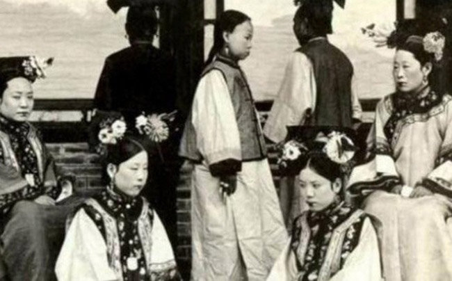 Trong hoàng cung bao ăn ở, tiền lương của các phi tần hậu cung dùng để làm gì mà bình thường đều không đủ-4