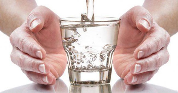 Cảnh báo thói quen uống nước có thể gây ung thư, nhiều người giật mình vì thường xuyên mắc phải-2