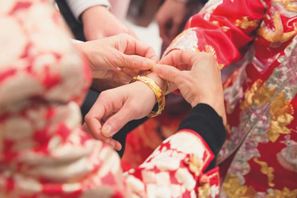 Thân phận dâu quay” và những đám cưới xuyên biên giới sặc mùi kim tiền: Gập ghềnh đường hồi hương của cô dâu hờ”-6