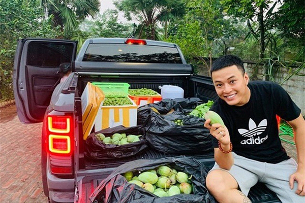 Lấy chồng rút khỏi showbiz, Trang Nhung ở biệt thự trăm tỷ, thuê 7 giúp việc dọn nhà-11