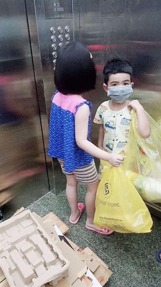 Dù gia đình không nghèo nhưng vẫn để con đi nhặt rác, người mẹ này được ủng hộ vô cùng vì một lý do đặc biệt-3