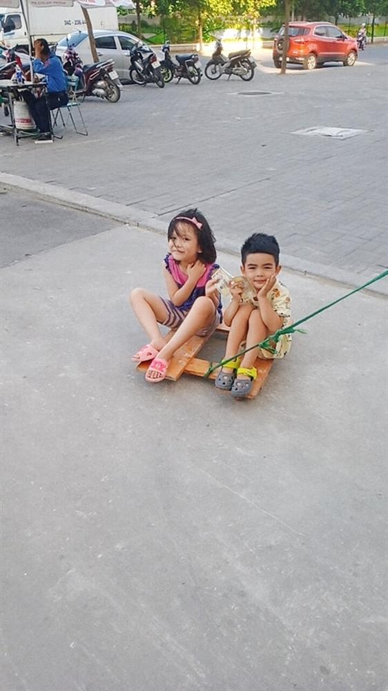 Dù gia đình không nghèo nhưng vẫn để con đi nhặt rác, người mẹ này được ủng hộ vô cùng vì một lý do đặc biệt-5