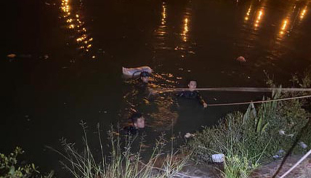 TP.HCM: 2 phụ nữ cùng nhảy xuống kênh sau cãi nhau, 1 người tử vong, người còn lại cấp cứu-2