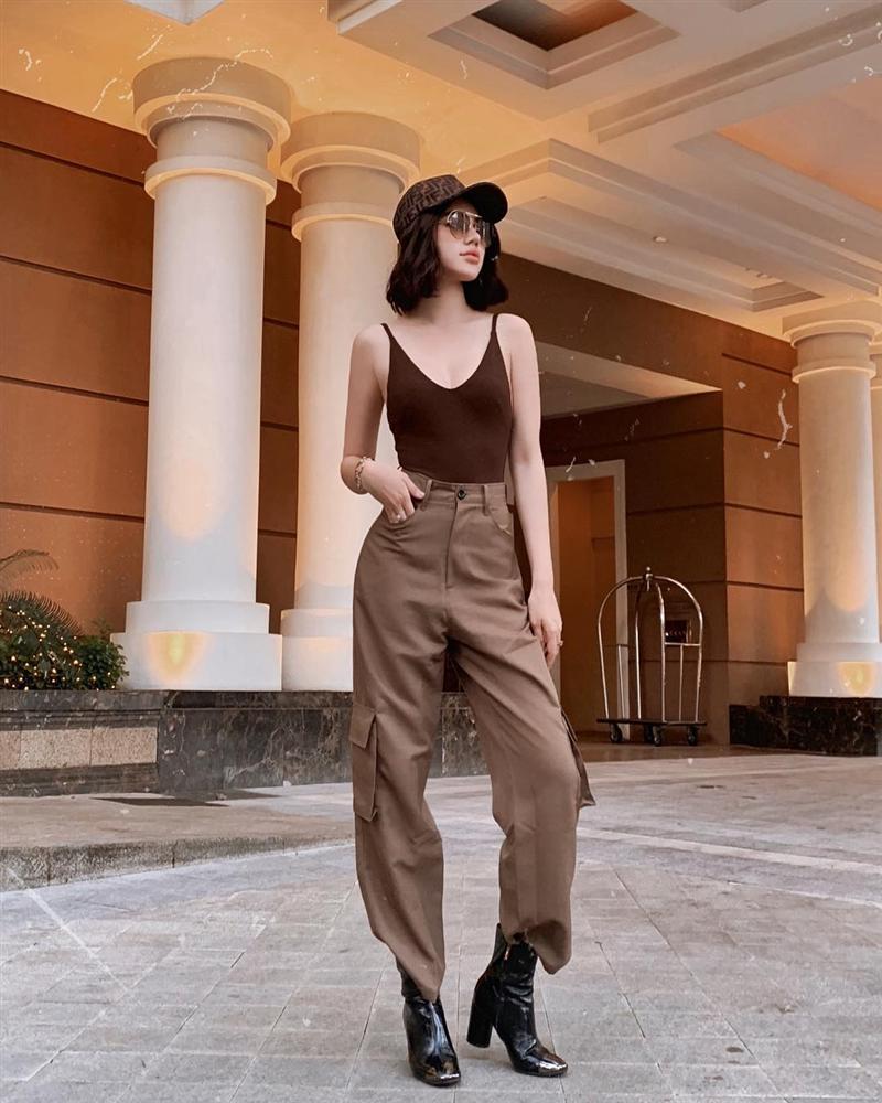 Nhìn Jolie Nguyễn mà rút kinh nghiệm, chị em đừng chọn mẫu quần này nếu không muốn dìm dáng và người lùn 1 mẩu-3