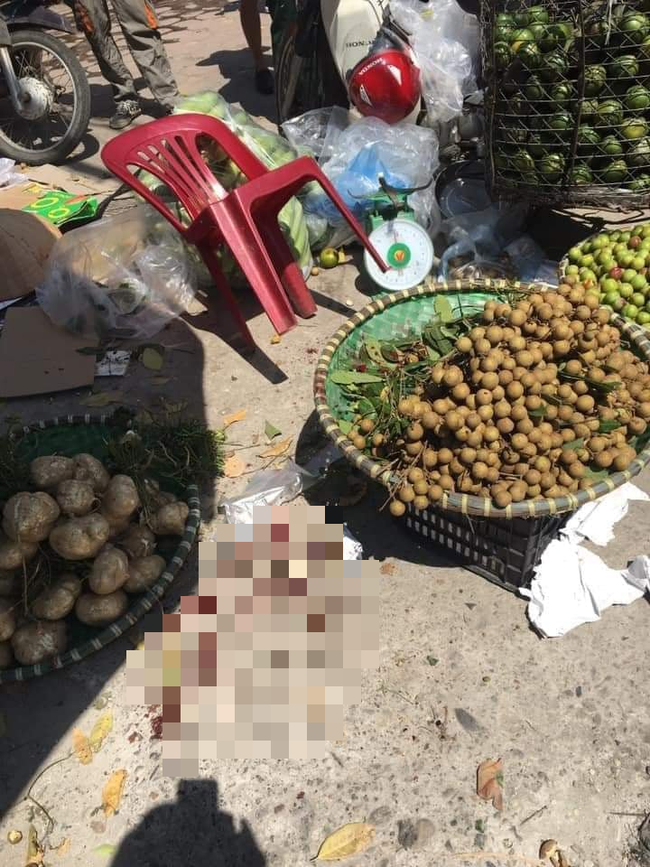 Người phụ nữ bán hoa quả bất ngờ bị gã đàn ông bên cạnh đâm tử vong-2