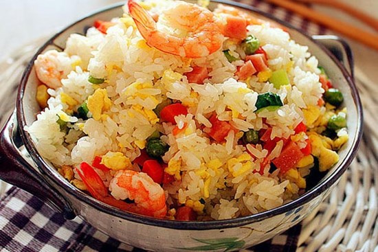 Cơm thập cẩm nấu bằng nồi cơm điện vừa đẹp vừa ngon nhà tôi ai cũng thích