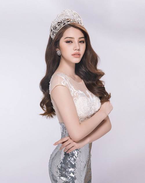 Khám kho hàng hiệu hàng chục tỷ của Hoa hậu duy nhất là rich kid Jolie Nguyễn-1