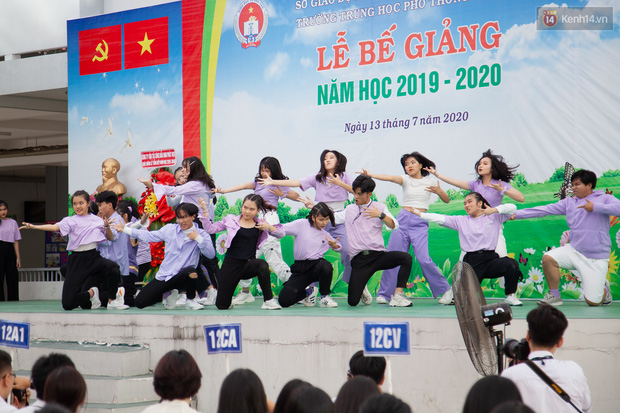Lễ bế giảng của ngôi trường 60 năm tuổi ở Sài Gòn: Dàn nữ sinh khiến người khác ngẩn ngơ mê mẩn-19