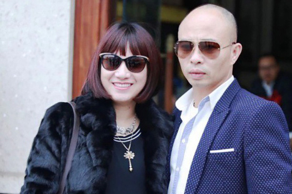 Vợ chồng Đường Nhuệ đánh phụ xe khách: Khám xét nhà thu nhiều kiếm, côn nhị khúc và hơn 1 tỷ đồng-3