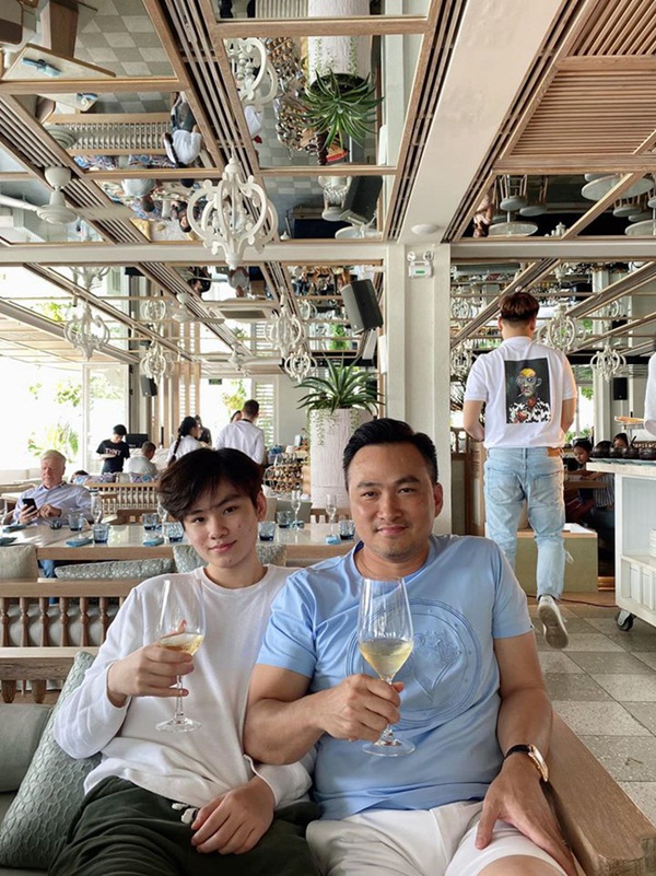 Chi Bảo lại đưa bạn gái đi ăn cùng vợ cũ và con trai, bất ngờ nhất là phản ứng của 2 người phụ nữ-6