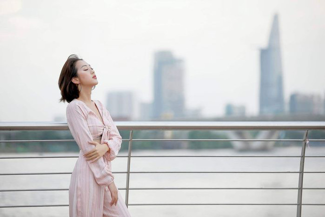 Chồng ngoại tình rồi hào phóng tặng vợ ô tô tiền tỷ trong lúc đang ly thân để níu kéo, song câu trả lời của cô lập tức khiến anh ta phải hổ thẹn cúi đầu-1