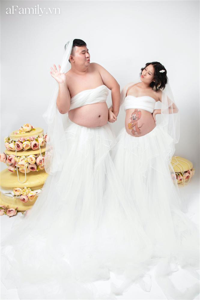 Bộ ảnh bầu hot nhất MXH: Bố bụng mỡ tạo dáng xinh không kém mẹ bầu, ai xem cũng phải thốt lên quá dễ thương-2