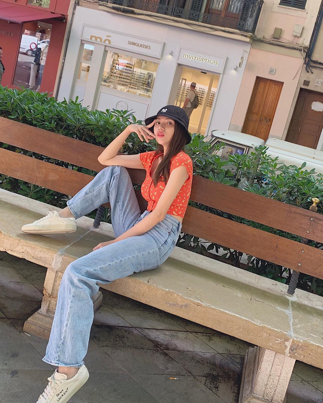 Style đi du lịch của Hương Giang thực sự xuất sắc, chị em không học hỏi là tiếc lắm cho xem!-10