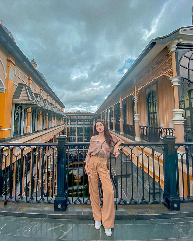 Style đi du lịch của Hương Giang thực sự xuất sắc, chị em không học hỏi là tiếc lắm cho xem!-2