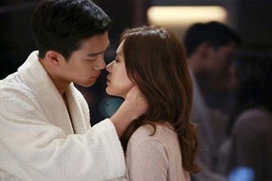 Bủn rủn gặp vợ ôm bồ vào nhà nghỉ, tôi chạy lại nhét thứ này vào tay rồi về thẳng